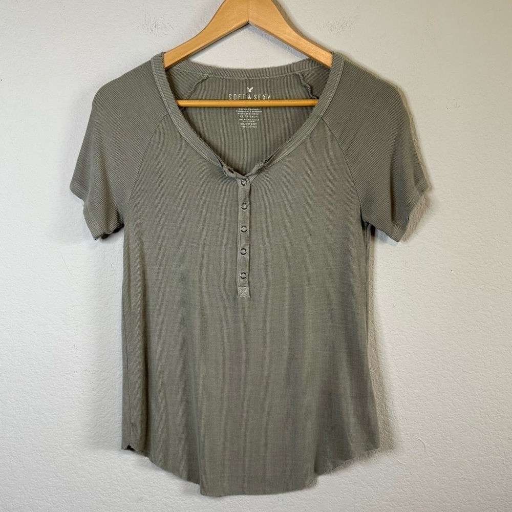 American Eagle Soft & Sexy Rib Short Sleeve Tan Green Henley Style Shirt Top XS